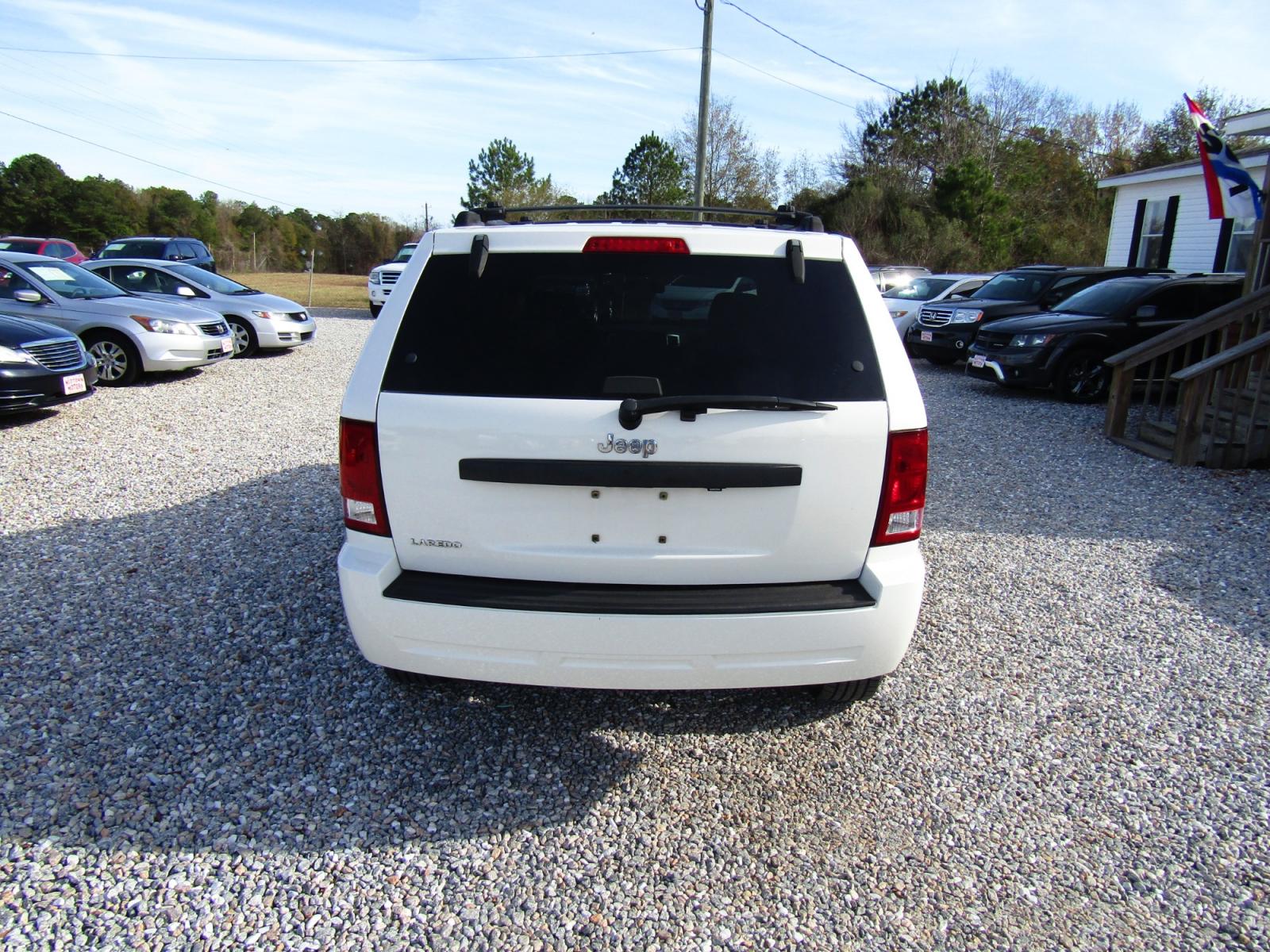 2009 WHITE Jeep Grand Cherokee (1J8GS48KX9C) , Automatic transmission, located at 15016 S Hwy 231, Midland City, AL, 36350, (334) 983-3001, 31.306210, -85.495277 - Photo #6